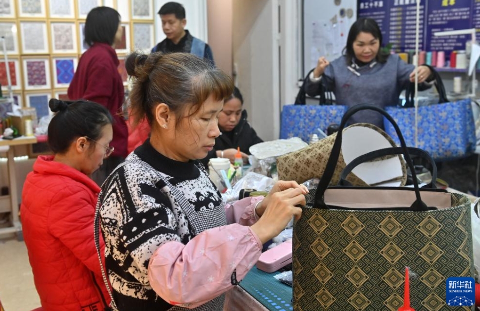 現地住民の就職を促す「壮錦産業」　広西・賓陽