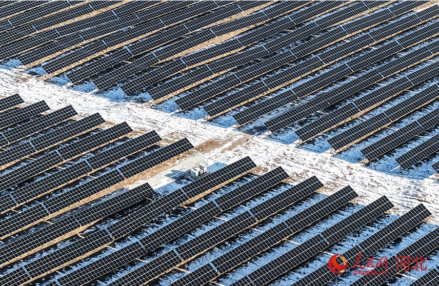 雪とクリーンエネルギーが織りなす冬景色　河北省承徳