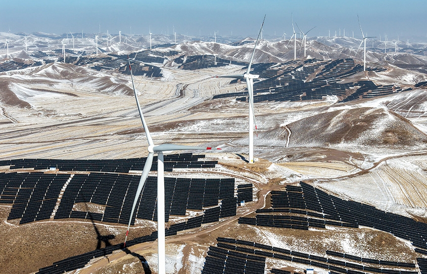 雪とクリーンエネルギーが織りなす冬景色　河北省承徳