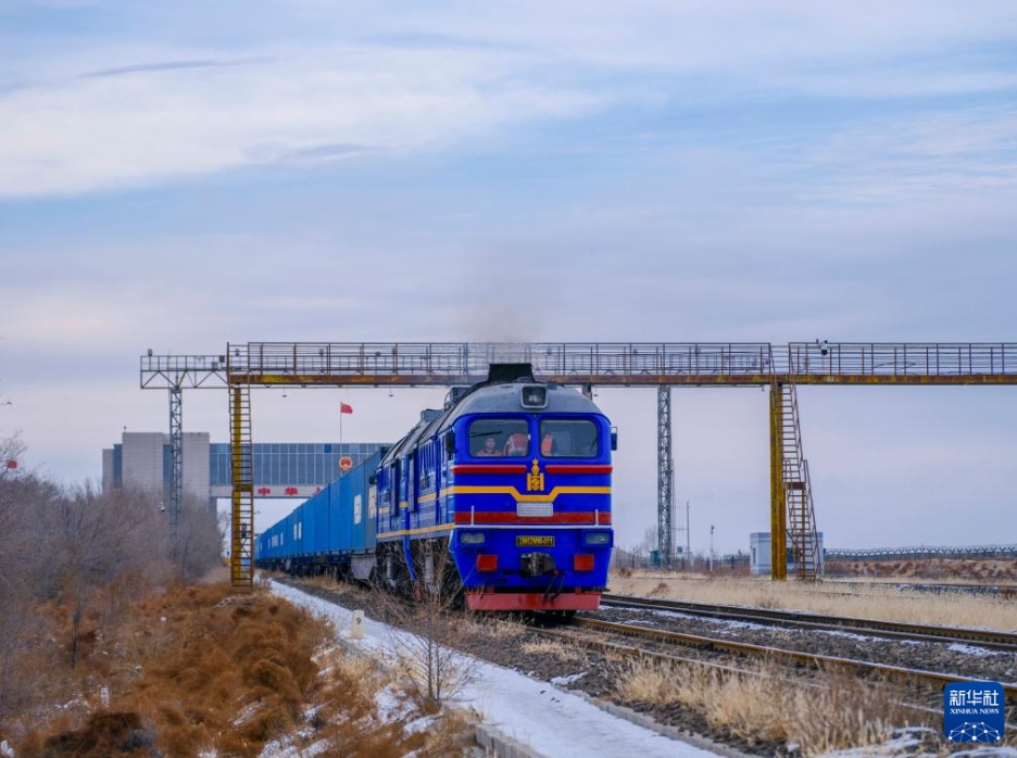 二連浩特通関地の出入国者数と貨物量が過去最高を記録　内蒙古