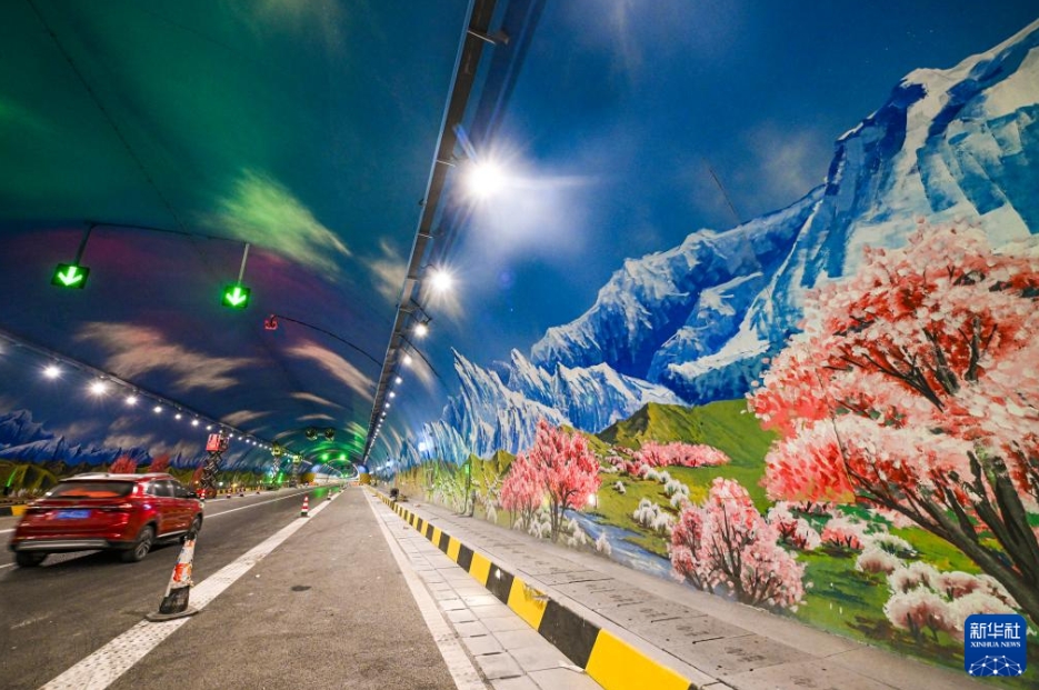 世界最長の高速道路トンネルが間もなく開通　新疆