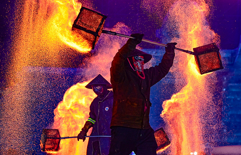 呼和浩特で氷雪フェスティバル開催　内蒙古