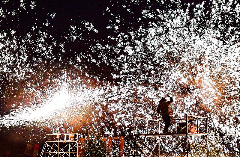 呼和浩特で氷雪フェスティバル開催　内蒙古