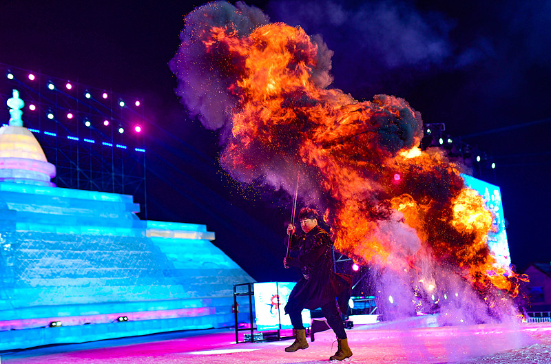 呼和浩特で氷雪フェスティバル開催　内蒙古
