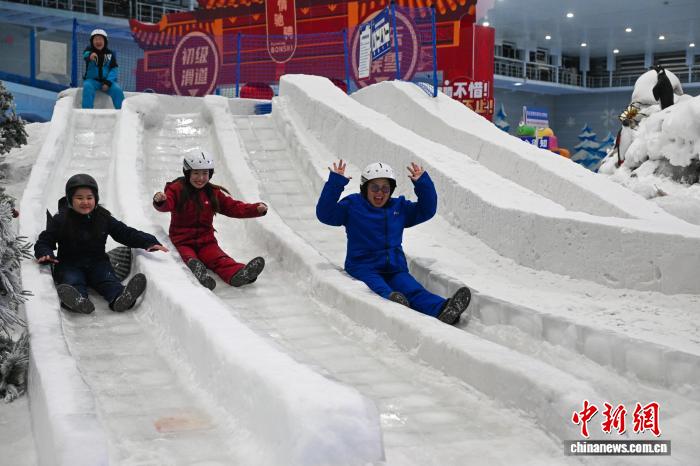 雲南省昆明で楽しむウィンタースポーツ