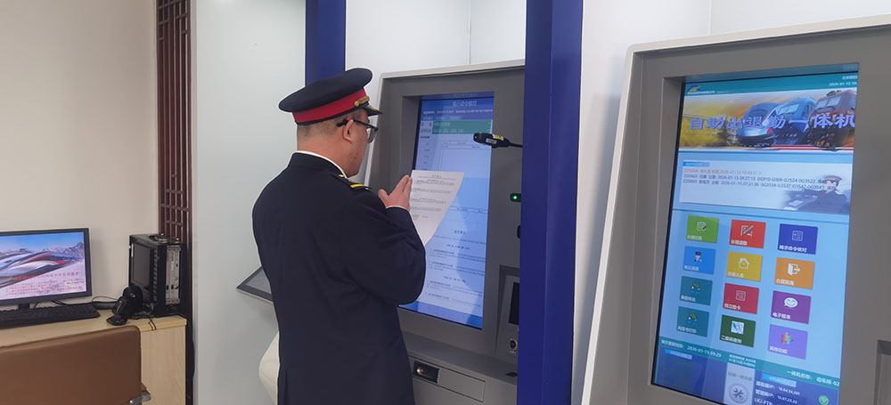 シミュレーションで高速鉄道の運転を学ぶ訓練センター　北京