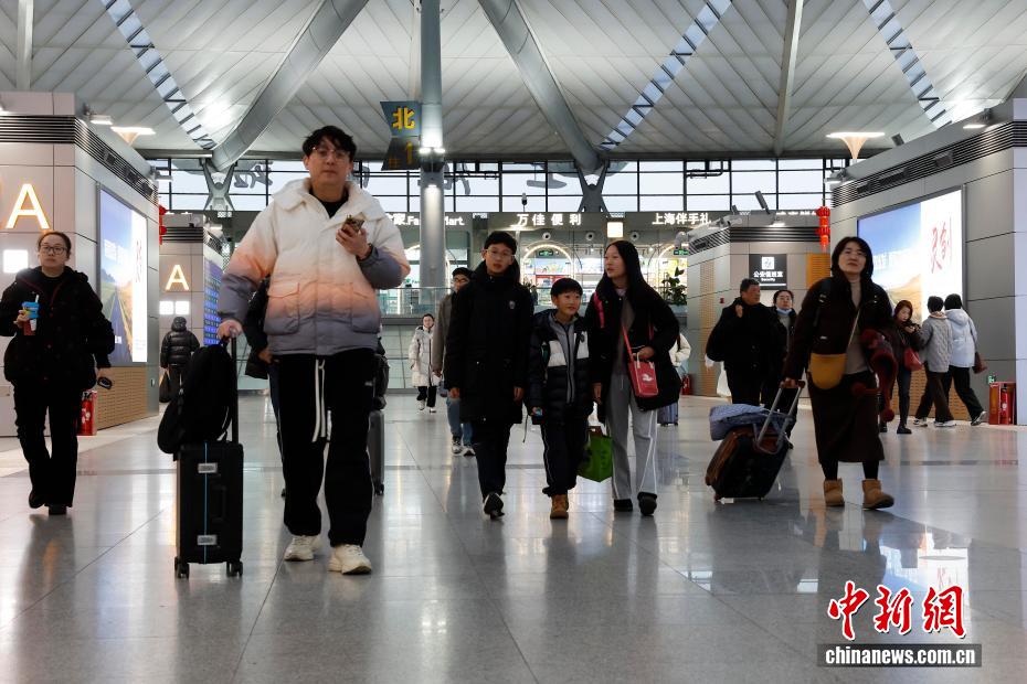 上海・香港間直通「緑皮車」Z99号が高速列車D99号に切り替わり、初運行