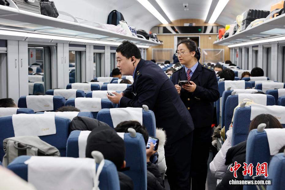 上海・香港間直通「緑皮車」Z99号が高速列車D99号に切り替わり、初運行