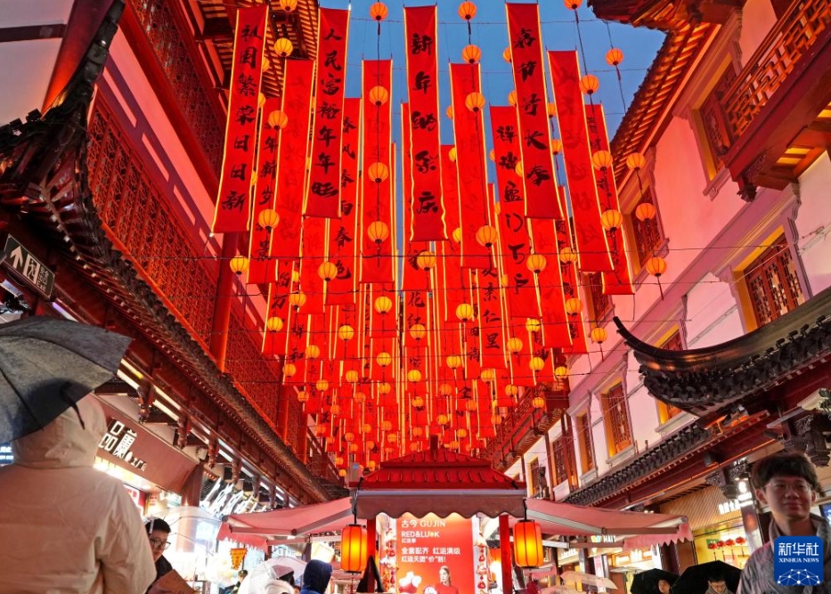 上海の豫園でランタンフェスティバルがスタート