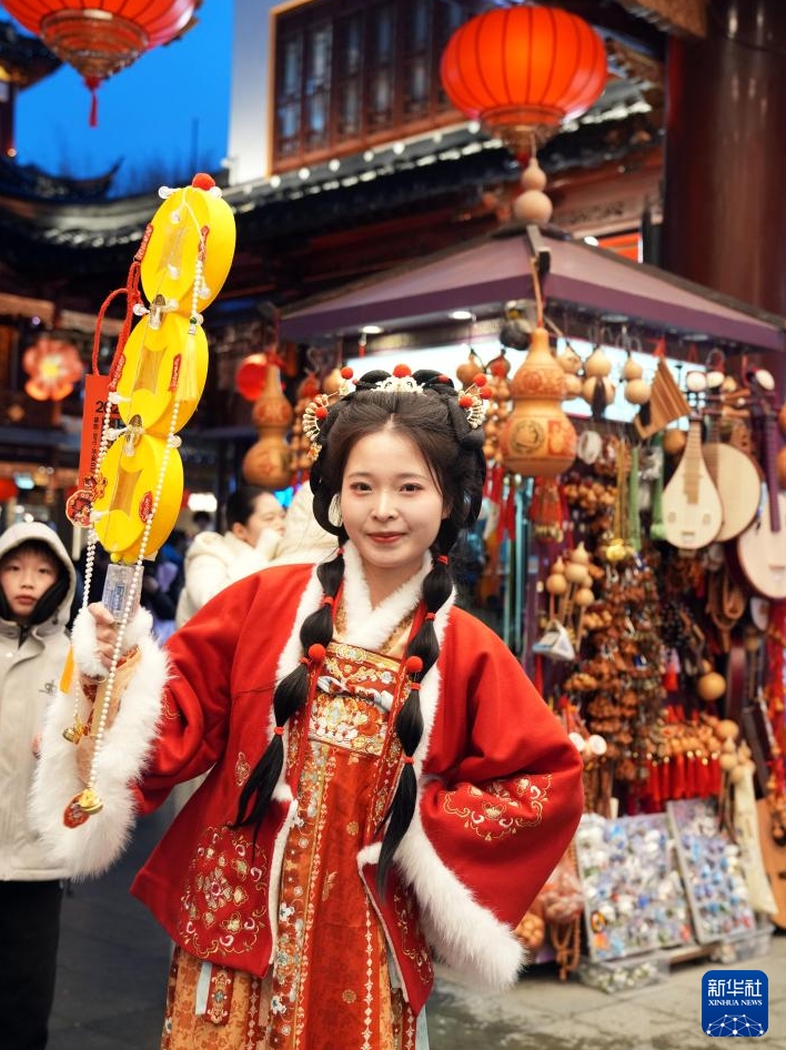 上海の豫園でランタンフェスティバルがスタート