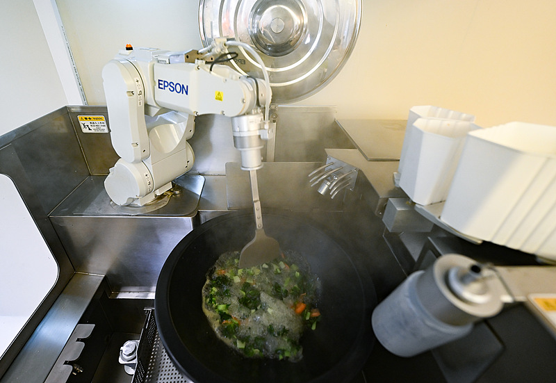 料理のレパートリーは100種類以上！浙江省杭州に登場したロボットシェフ