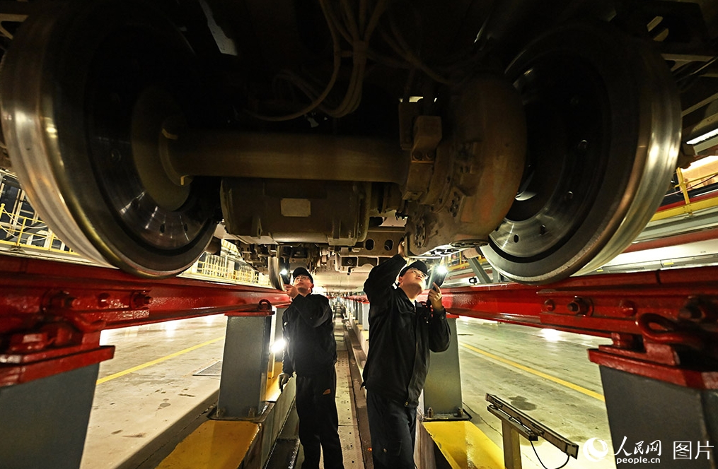 2月2日から始まる「春運」に向けて準備を整える高速列車がずらり