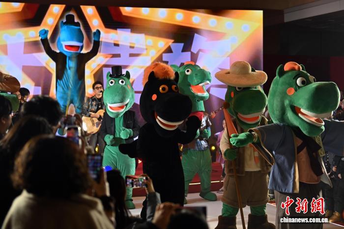 甘粛省博物館で干支の馬をテーマにしたユニークなナイトイベント