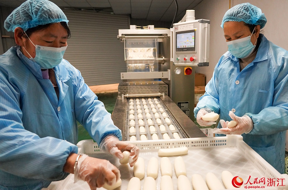 「水磨年糕」の香り漂い、高まる春節ムード　浙江省慈渓