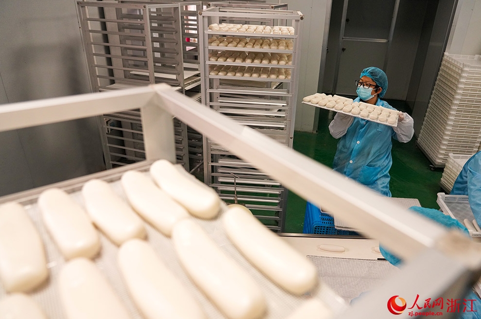 「水磨年糕」の香り漂い、高まる春節ムード　浙江省慈渓