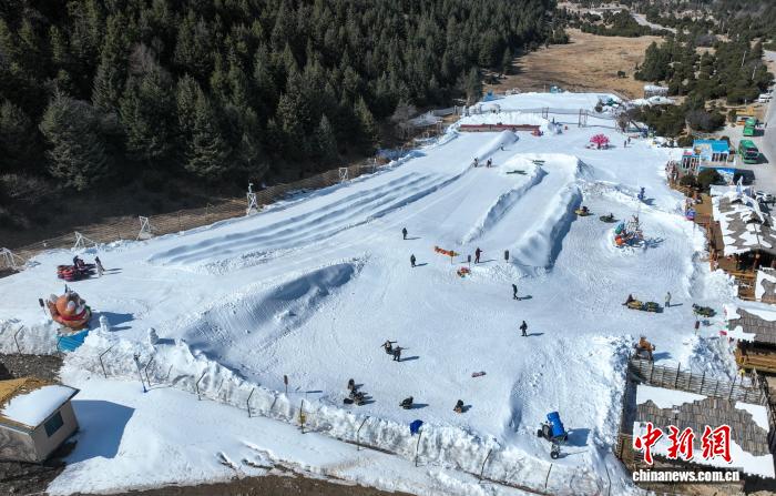 活況が続く香格里拉の氷雪経済　雲南省