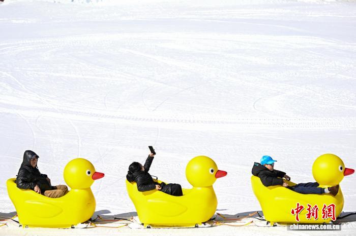 活況が続く香格里拉の氷雪経済　雲南省