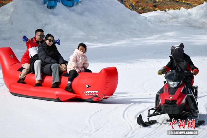 活況が続く香格里拉の氷雪経済　雲南省