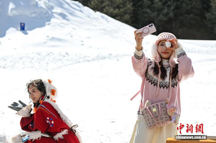 活況が続く香格里拉の氷雪経済　雲南省