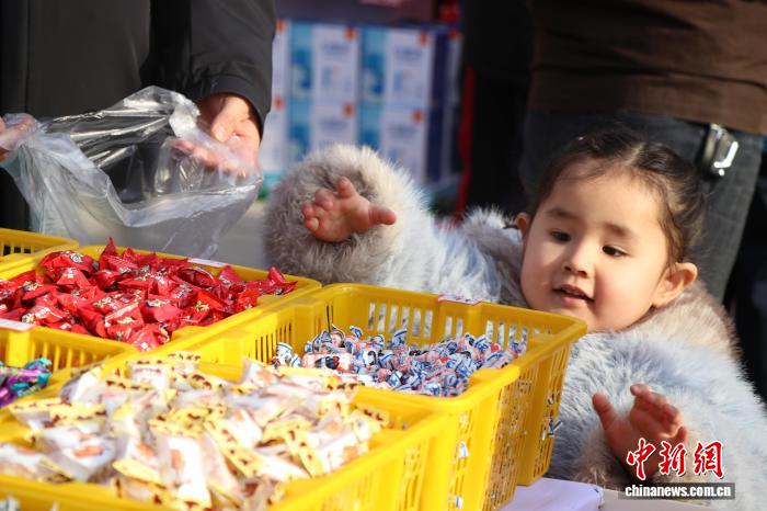 新疆・吐魯番市で春節用品マーケットが開幕