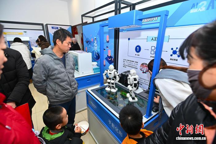 新疆・吐魯番市で春節用品マーケットが開幕