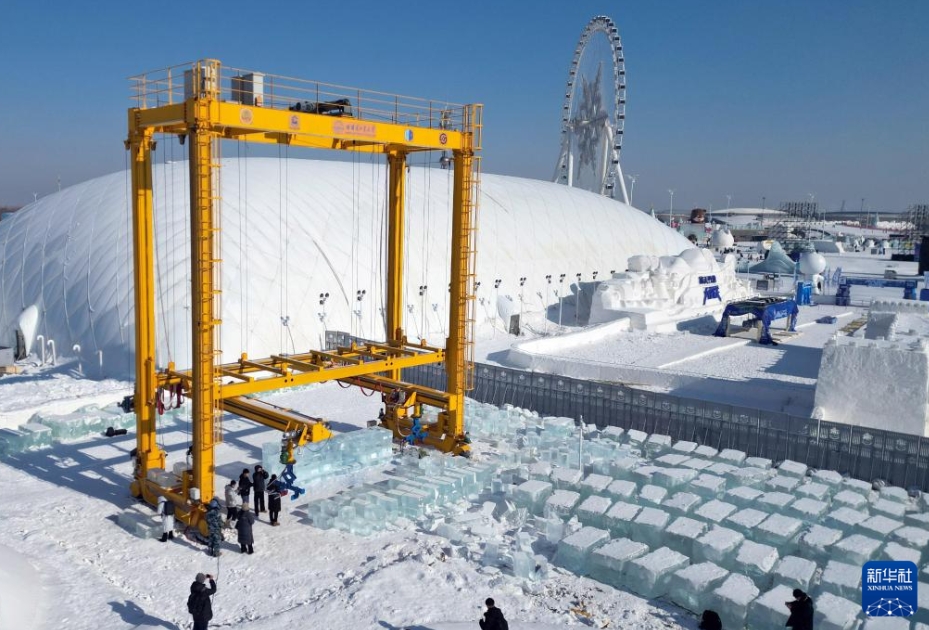スマート大型氷彫刻自動施工ロボットが哈爾浜で試験運用段階に　黒竜江省