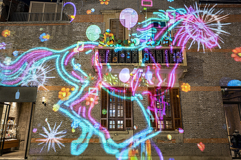 上海市で春節を祝うライトアップイベント