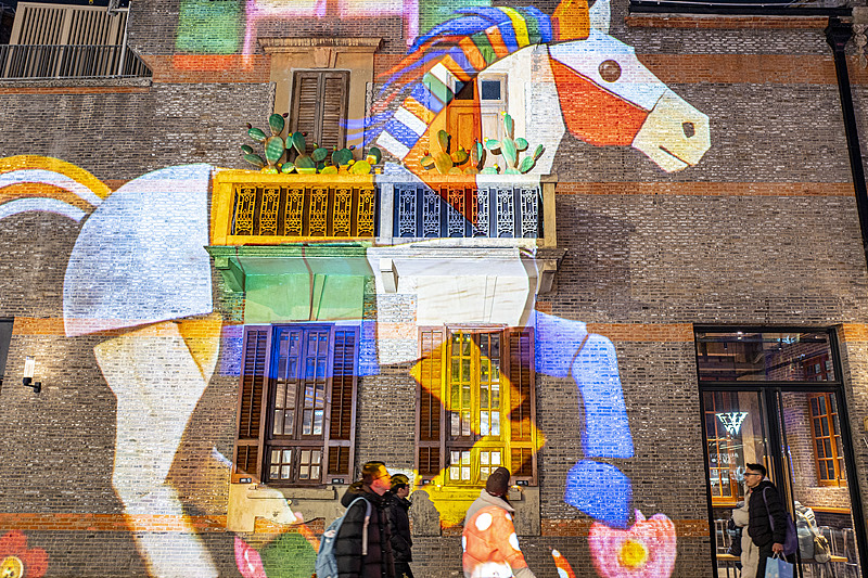 上海市で春節を祝うライトアップイベント