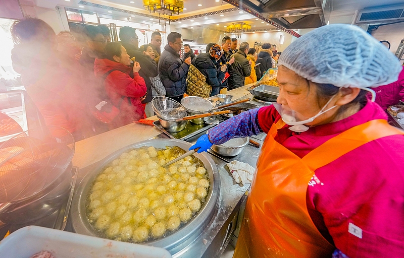 武漢っ子の「年越しの味」は揚げたてのコレ！　湖北省武漢