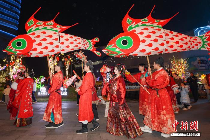 テクノロジーがランタンを彩る上秦淮ランタンフェスティバルが華やかに開幕　江蘇省南京