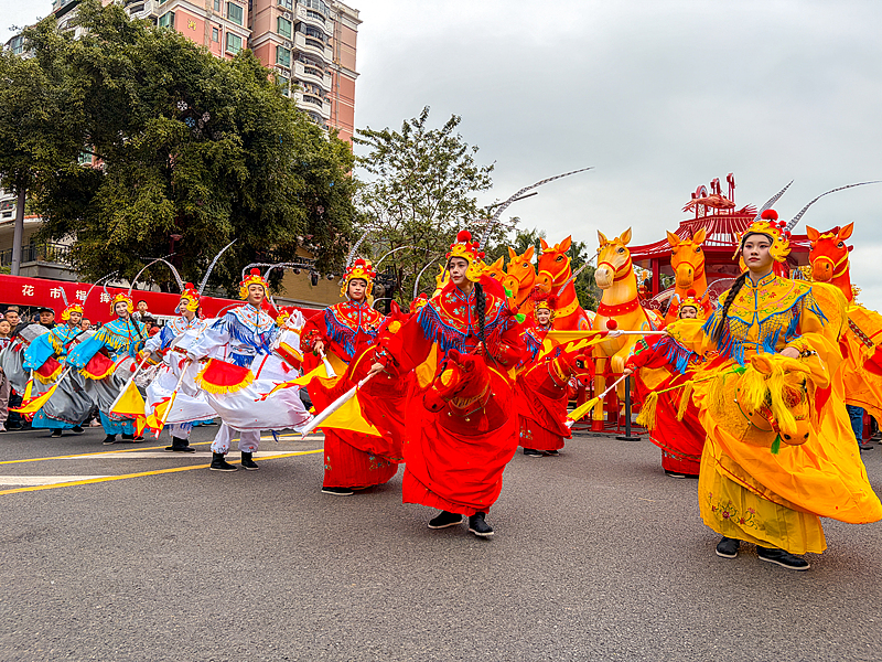 春節の祝賀ムード一色に包まれた深センのフラワーマーケット　広東省