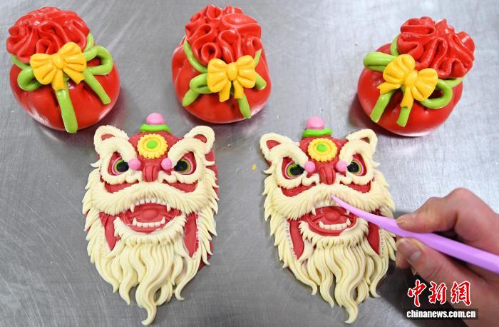 春節デザインの飾り蒸しパンの出荷がピークに　河北省邯鄲市