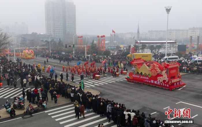 元宵節にテクノロジーと伝統芸能を融合したパレード　河北省武安市