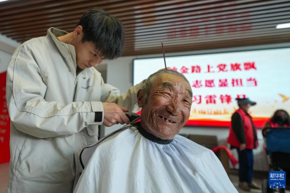 雷鋒の精神を継承したボランティアサービス　西蔵・拉薩