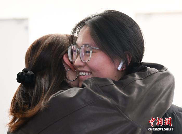 ドバイ-杭州線の運航再開、中国人数百人が無事帰国