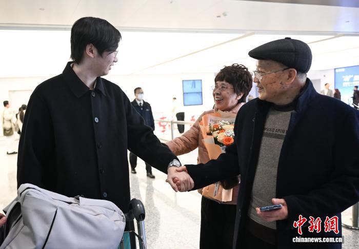 ドバイ-杭州線の運航再開、中国人数百人が無事帰国