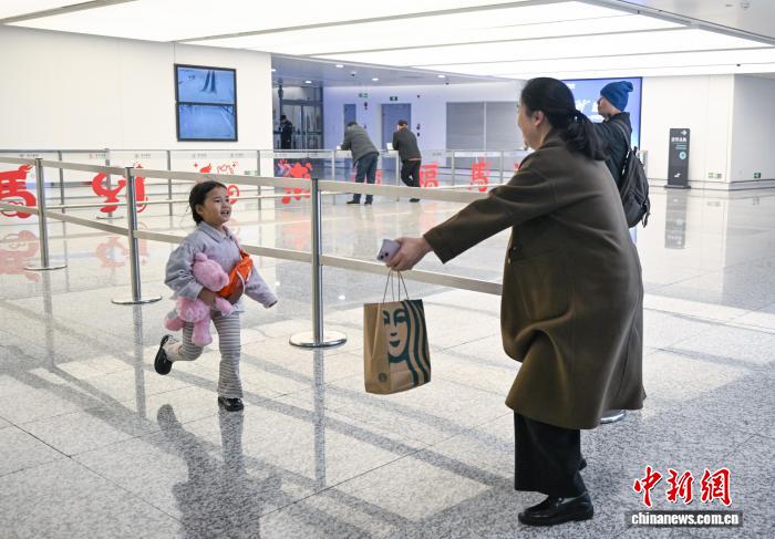 ドバイ-杭州線の運航再開、中国人数百人が無事帰国