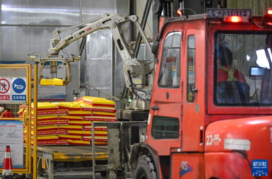 テクノロジーが農作業を支援、農業資材供給で春播きをサポート　新疆