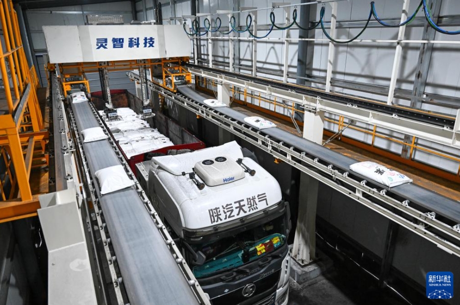 テクノロジーが農作業を支援、農業資材供給で春播きをサポート　新疆