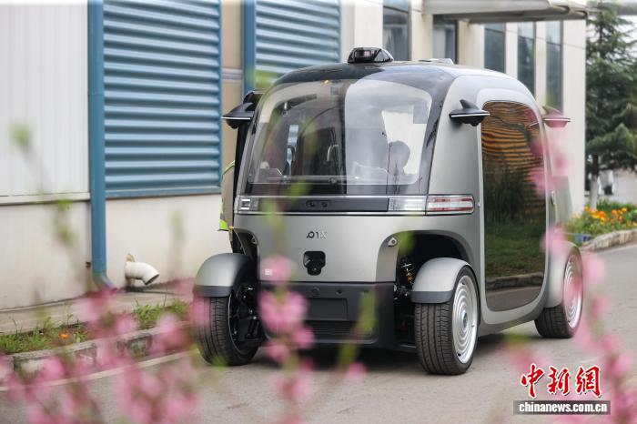 無人運転ミニバスの生産ラインがフル稼働　貴州省貴陽