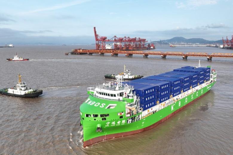 世界最大の1万トン級純電動スマートコンテナ船が初出航　浙江省寧波舟山港