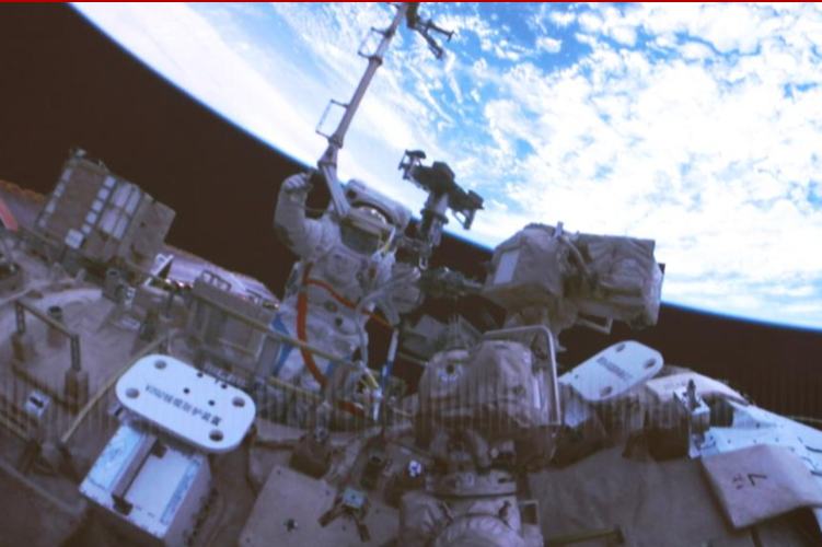 有人宇宙飛行船「神舟21号」宇宙飛行士、3回目の船外活動を無事完了
