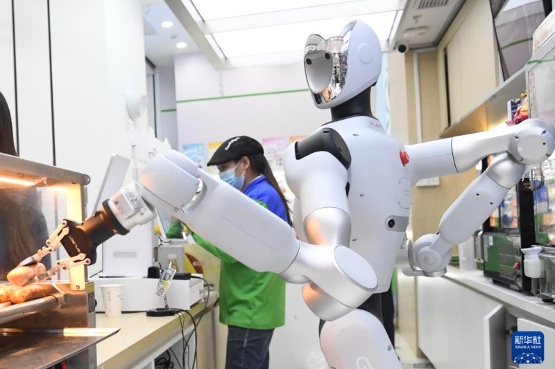 ロボットがコンビニに「入社」　北京