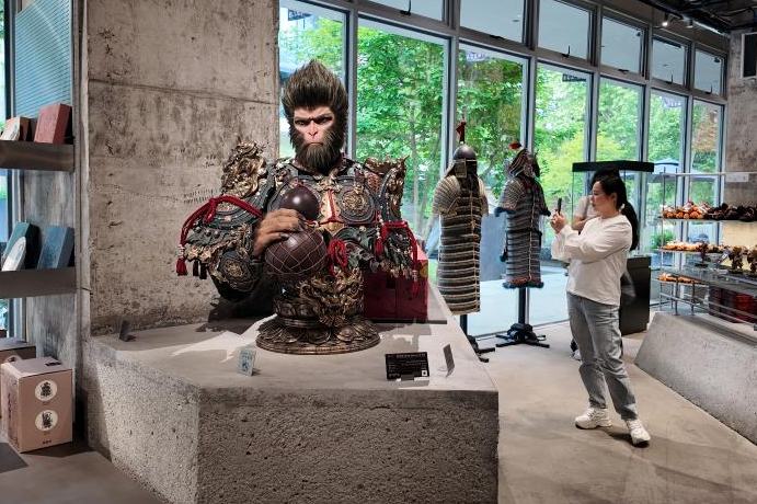 「黒神話・悟空」初の公式ストア探訪　発展する中国の「体験経済」