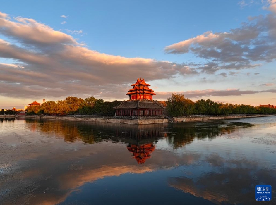 夕暮れの絶景広がる故宮角楼　北京