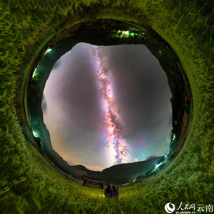 観光客を魅了する大理のロマンチックな星空　雲南省