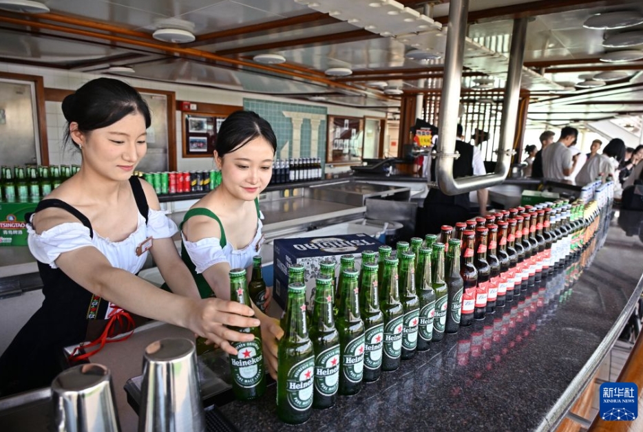 大型客船による停泊型ツアー「海上ビール祭り」が開幕　山東省青島