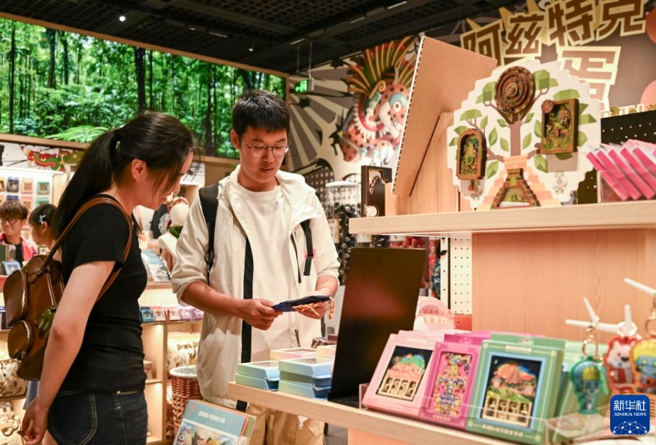 夏休み中の来館者でにぎわう上海博物館の「南北アメリカ展」
