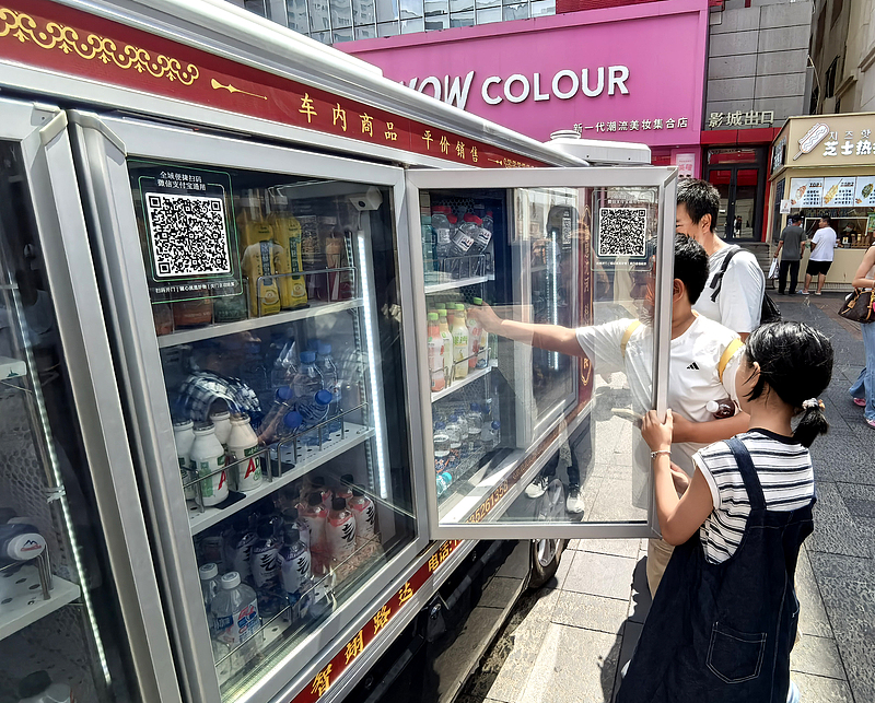無人移動販売車が商業エリアに登場　遼寧省瀋陽