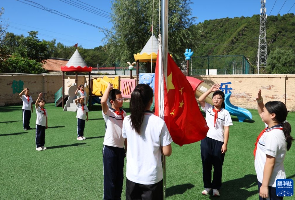 新学期を迎えた山間部の小学校　天津市